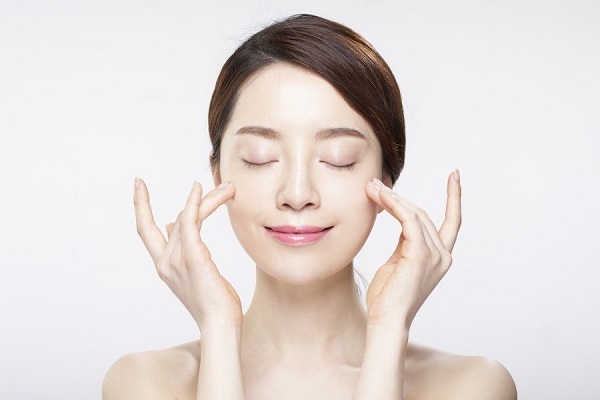 Những mẹo đơn giản giúp bạn khắc phục tình trạng da mặt khô