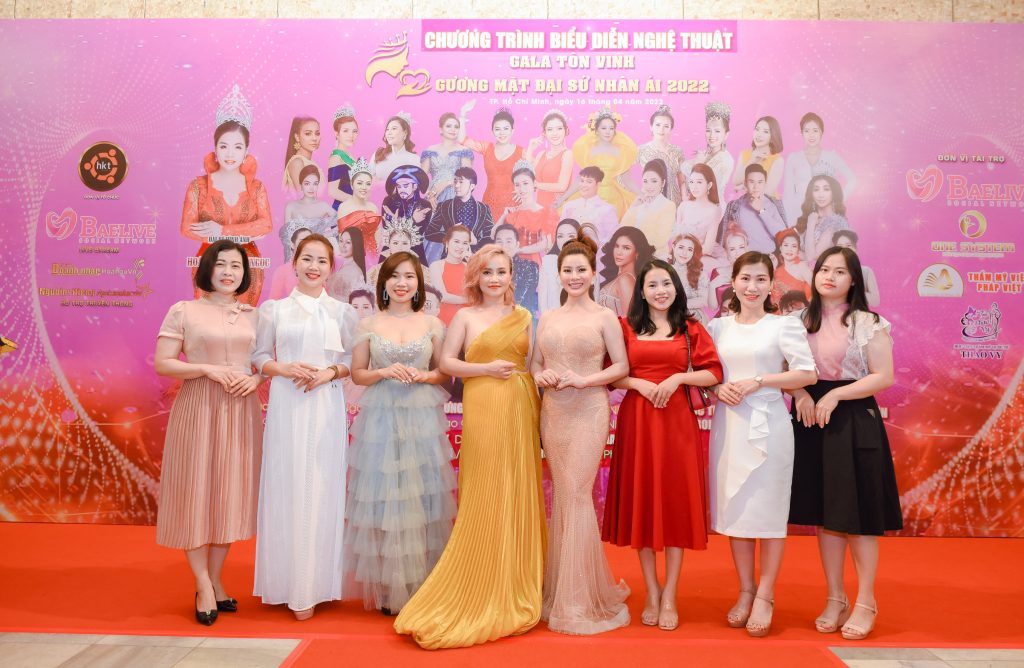 Hoa hậu Đại sứ Nhân ái Trần Thiên Lý: “Chúng ta cùng nắm tay nhau mang yêu thương đến với cộng đồng”
