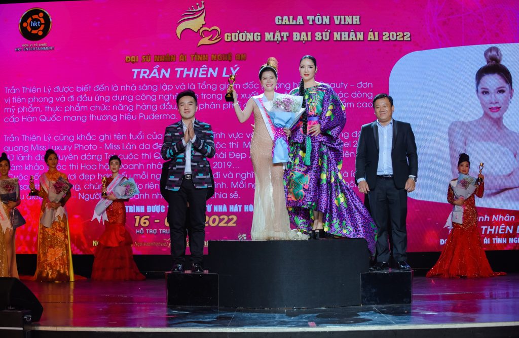 Hoa hậu Đại sứ Nhân ái Trần Thiên Lý: “Chúng ta cùng nắm tay nhau mang yêu thương đến với cộng đồng”